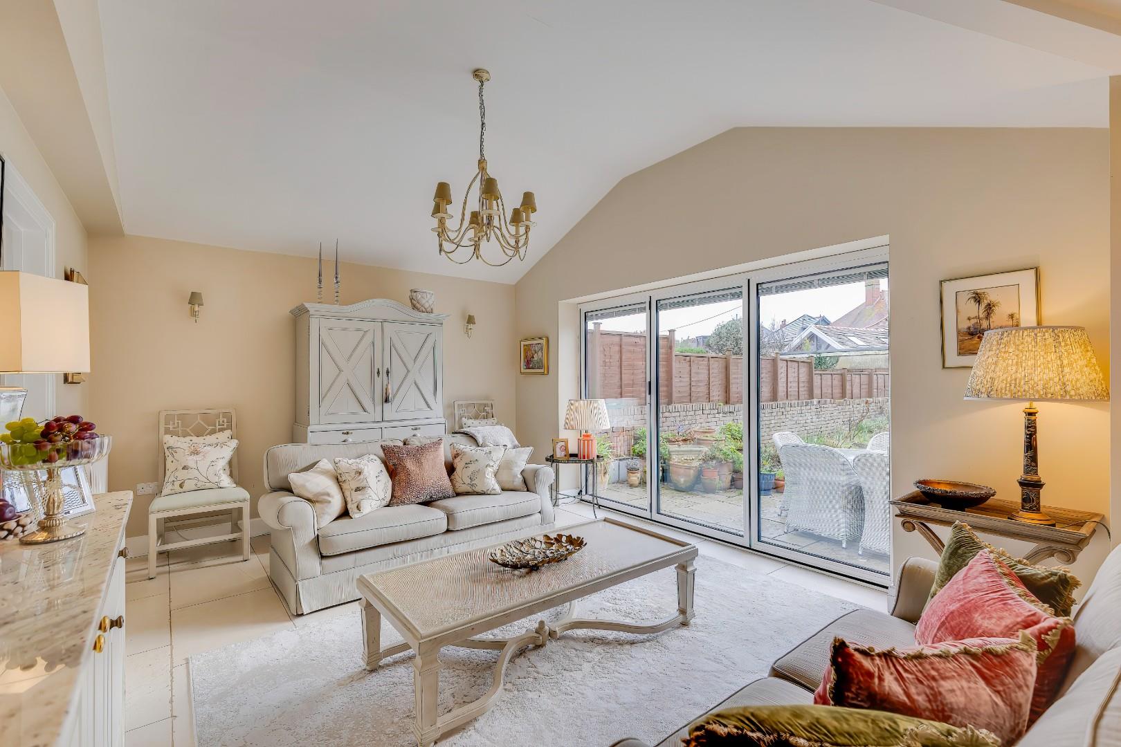 Victoria Avenue, Porthcawl, Bridgend County Borough, CF36 3EY